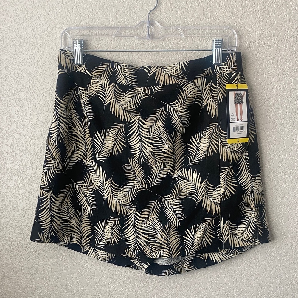 Ellen Tracy Women’s Floral Print Linen Blend Skort Black Combo/Small